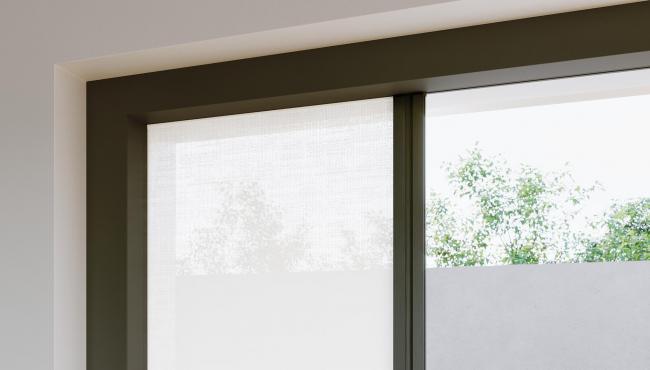 Centor S4 retractable blind is concealed within the frame so it is hidden from sight when not in use